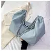 Bolso de mezclilla para mujer, gran capacidad, nuevo modelo 2026, bolso de hombro versátil con cadena para cruzar el cuerpo, bolso de tela con un toque de alta gama, bolso tote