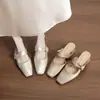 26 Novos Sapatos Mule Prateados Bico Quadrado Meia-Chinelinho Pessoa Preguiçosa Slip-On Estilo Coreano Versátil Fada Sensação de Luxo Sandálias Fechadas