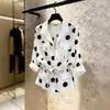 Camisa branca com poás estilo francês, gola, acinturada, para mulheres, nova coleção de verão 2026, manga longa, top versátil que afina a silhueta