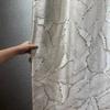Cortina de Luxo Leve para Quarto Sala de Estar Alta Proteção Solar Jacquard de Alta Precisão Relevo Folha de Seda Dourada Tecido de Cortina Acabado Xucun