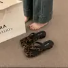 Chinelos Estampa de Leopardo para Mulheres, Verão 2026 Novos Versáteis Sandálias de Dedo com Solado Macio, Chinelos de Praia Planos
