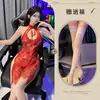 Nueva lencería sexy, con un diseño de corte de gota de agua, botones decorativos, detalles de encaje, cintura alta, una abertura y un uniforme estilo cheongsam vintage