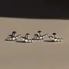 Unhas de Osso da Orelha Curvas Personalizadas Cravejadas com Diamantes Super Flash para Mulheres Parafusos de Fundo Plano Brincos de Novo Estilo Brincos de Fileira de Orelha Novo Estilo 2025