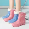 Botas de lluvia cortas duraderas y elegantes, zapatos de agua de media pantorrilla, botas de lluvia para uso en la cocina, zapatos de goma cálidos para adultos, zapatos de trabajo para mujer, antideslizantes e impermeables