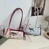 Bolsa de Ombro Seersucker Doce e Fresca 2025 Estilo de Hong Kong Casual Bolsa de Ombro com Laço Bolsa Transversal Simples e Fashion