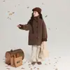 Abrigo para Niños Pudding Haru 2025 Otoño e Invierno Nuevo Marrón Té Abrigo Chaqueta de Ante de Largo Medio para Niñas