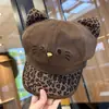 Chapéu octogonal fofo com orelhas de gato e estampa de leopardo, boina quente de camurça estilo japonês para outono e inverno, boné de jornaleiro versátil