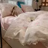 Nuevo Juego de Ropa de Cama de Cuatro Piezas de Gasa Abullonada con Borde de Encaje Estilo Francés, Funda Nórdica Amigable con la Piel, Sábana Plana, Juego de Sábana Ajustable de Tres Piezas para Dormitorio de Estudiante