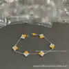 Pulseira Fina de Flor em V com Trevo de Quatro Folhas Banhada a Ouro com Cinco Flores, Espessamente Banhada a Ouro 18K, Trevo de Quatro Folhas Natural de Madrepérola Branca Pulseira da Sorte