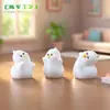 Figura divertida y linda de patito blanco, accesorio de decoración DIY para casa de muñecas, paisaje en miniatura, adorno para coche o escritorio