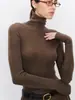 Capa base de cuello alto de alta gama, elegante y adelgazante para mujer, nueva colección otoño/invierno 2026, con un diseño chic, ajustado y adelgazante con cuello con volantes y tejido de punto
