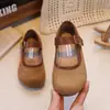 Sapatos Mary Jane Retrô para Meninas 2026 Outono Novos Sapatos Rasos Simples Estampa de Leopardo Camurça Crianças Sola Macia Sapatos de Princesa