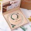Colar de borboleta de pérola de água doce natural Zhuji, conjunto de joias de três peças, corrente clavicular, presente de Dia das Mães para mulheres, atacado ao vivo