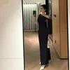 Comercio Exterior Ropa de Mujer Disparo Real Diseño Hombro Caído Cinta Sexy Vestido Negro Adelgazante para Mujer Falda Larga Ajustada a la Cadera
