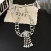 Collar de lujo con borlas de diamantes de estilo europeo y americano, con un diseño elegante y temperamental, cadena de clavícula con personalidad exagerada.