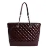 Bolso Tote Transfronterizo de Nuevo Estilo, Bolso de Gran Capacidad para Mujer, Bolso de Hombro Retro Otoño e Invierno, Bolso de Cadena de Rombos de Alta Gama para Viajes