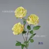 Rosas corola de 3 cabezas rama única rosas de tela de seda flores en botella para sala de estar decoración de salón de bodas diseño de fondo