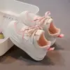Tênis Esportivo Respirável Infantil 2026 Primavera Verão Outono Calçados Infantis Sola Macia Respirável Moda Versátil Sola Macia Tênis de Board