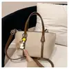 Versátil bolso de mano 2026 nuevo con costuras, bolso tipo cubo de cesta, bolso de hombro y cruzado, bolso texturizado