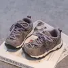 Sapatos para Meninos 2026 Chegadas de Verão Novos Tênis Esportivos para Corrida ao Ar Livre para Crianças Meninos Solado Macio Antiderrapante Esportes Tênis de Treino Alemão Crianças de Média e Grande Porte