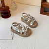 Nuevas Sandalias de Verano para Niñas 2026 Estilo Coreano Zapatos de Princesa Suela Suave Antideslizantes Zapatos de Playa de Moda Versátiles Sandalias para Estudiantes