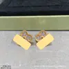 Pendientes de trébol de cuatro hojas para mujer, nácar blanco, ágata roja, chapado en oro V oro de 18 quilates, exquisitos pendientes de trébol de la suerte de tamaño mediano y pequeño