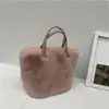 Bolso de mano tipo cesta de verduras nuevo Otoño e Invierno 2020 simple conveniente práctico imitación piel de pelo bolso de hombro