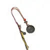 Colgante Redondo de Metal Retro Tibetano Amuletos Patrones del Zodiaco Grabados Borlas de Hilo de Colores Colgante para Llavero Tejido a Mano