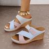 Pantuflas de Suela Gruesa con Cuña y Velcro de Combinación de Colores de Comercio Exterior para Mujer 2025 Nuevas Pantuflas Transfronterizas con Tira Cruzada y Punta de Pez Tallas Grandes