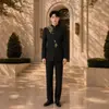 Traje tradicional estilo chinês com gola alta, detalhes bordados e um design chinês moderno, criando uma peça de outer wear casual elegante e sofisticada para homens
