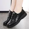 Zapatos Casuales Planos para Mamá Slip-ons Cómodos Zapatos de Viaje Zapatos de Cuero Genuino para Mujeres de Mediana Edad Versátiles Zapatos Perezosos Venta al por Mayor Transfronteriza Dropshipping