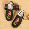 2026 Nuevos Zapatos de Tela Estilo Chino Antiguo de Pekín, Bordado de Tela Pura, Suela de Goma Plana, Bordado de Maquillaje Facial, Estilo Étnico para Hombre