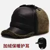 Nuevo gorro plano de hombre para otoño e invierno, forrado de forro polar para exteriores, engrosado y cálido, con protección para las orejas, a prueba de viento y resistente al frío, adecuado para hombres de mediana edad y mayores