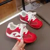 Zapatillas para niños 2026 para primavera y otoño, zapatos de nuevo estilo para niños, zapatos Forrest Gump versátiles y transpirables, zapatos de moda de suela fina para niñas