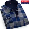 Camisa de Franela Forrada para Hombre Otoño/Invierno 2026, Cuadros Cepillados, Top Casual para Hombres de Mediana Edad, Camisa de Manga Larga para Exportación