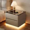 Mesita de noche inteligente para dormitorio del hogar, nuevo modelo 2026, lujo ligero con sensación de alta gama, gabinete popular de madera maciza con carga inalámbrica para dormitorio principal