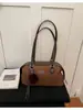 Bolsa de Ombro Grande Elegante Super Quente para o Trabalho de Alta Qualidade Novo Estilo 2026 Sob o Braço Retro Nicho Manual Bolsa Almofada