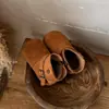 Botas de invierno para niñas, estilo nuevo, a la moda y retro, con suelas suaves, cálidas, ligeras y antideslizantes, adecuadas para condiciones de nieve
