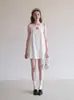 Vestido de verão estilo coreano para mulheres, simples e elegante, com gola redonda, sem mangas, bordado e um corte A solto jovial