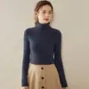 Suéter de Cashmere Feminino Bai Cai Rong Outono/Inverno 2026 com Gola Alta Canelada, Design Versátil, Tricô de Lã