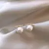Brincos de pérola de destaque cravejados de diamantes retrô Senso de design feminino Temperamento simples Brincos de pérola cinza de luxo leve de alta qualidade