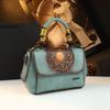 Bolso de Cuero Genuino para Mujer con Estampado Floral en Relieve Retro Hecho a Mano 2026, Nuevo Estilo Étnico Bolso de Hombro Cruzado para Madres de Mediana Edad