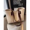 Bolsa casual grande com blocos de cor para mulheres, nova coleção primavera/verão 2026, bolsa de ombro estilosa com toque de alta qualidade, adequada para o trajeto diário
