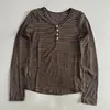Camiseta de manga larga con cuello en V a rayas para mujer, nueva de otoño, casual, transpirable, corte ajustado, con botones, camiseta básica versátil