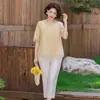 Conjunto de Verão Novo Estilo para Mães de Meia-Idade, Conjunto Elegante e Estiloso, Conjunto de Duas Peças com Blusa Bordada de Manga Curta de Verão para Mulheres de Meia-Idade e Idosas