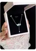 Corrente para Clavícula Borboleta Azul Sonhadora em Pintura a Óleo para Mulheres, Toque Elegante e Delicado, Colar com Franjas Suaves, Presente de Aniversário para Namorada