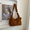 Bolso de hombro de alta calidad, elegante y minimalista con acabado mate de gran capacidad, modelo nuevo de otoño 2026, adecuado para ir al trabajo y como bolso de mano.