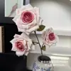 Flores artificiales, rosa Manta de 3 cabezas, para decoraciones de techo de salón de bodas, arreglos de pasillo, flores de seda y ambientación de escenas de hotel