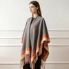 Nuevo chal con bloques de color y flecos para mujer, otoño e invierno, cachemir sintético, engrosado y cálido, capa versátil y elegante