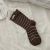 Meias Cor de Café Vintage para Mulheres, Meias de Cano Médio com Etiqueta de Tecido com Letras Estilo Miu, Meias Baggy Listradas Versáteis da Moda para Mulheres, Sem Costura